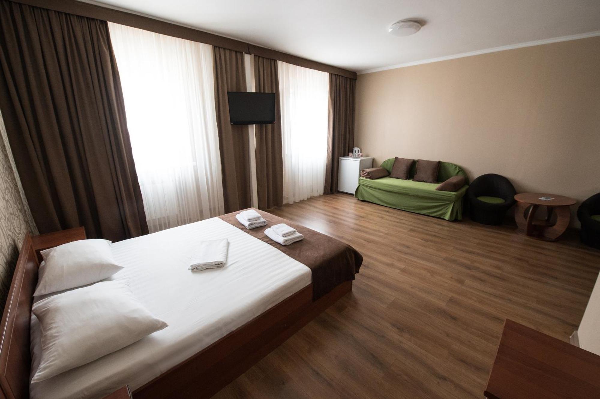 Hotel Lama 2 Kyiv Exterior photo