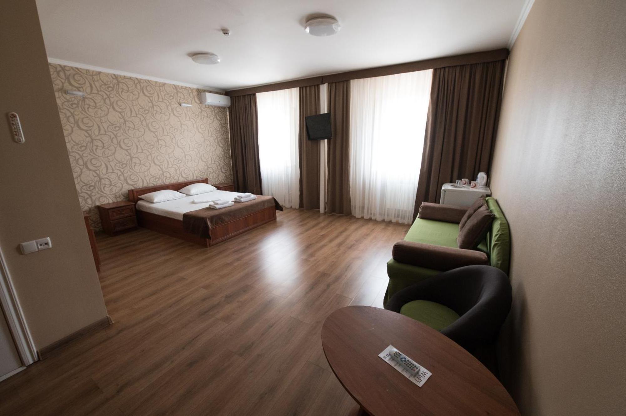 Hotel Lama 2 Kyiv Exterior photo