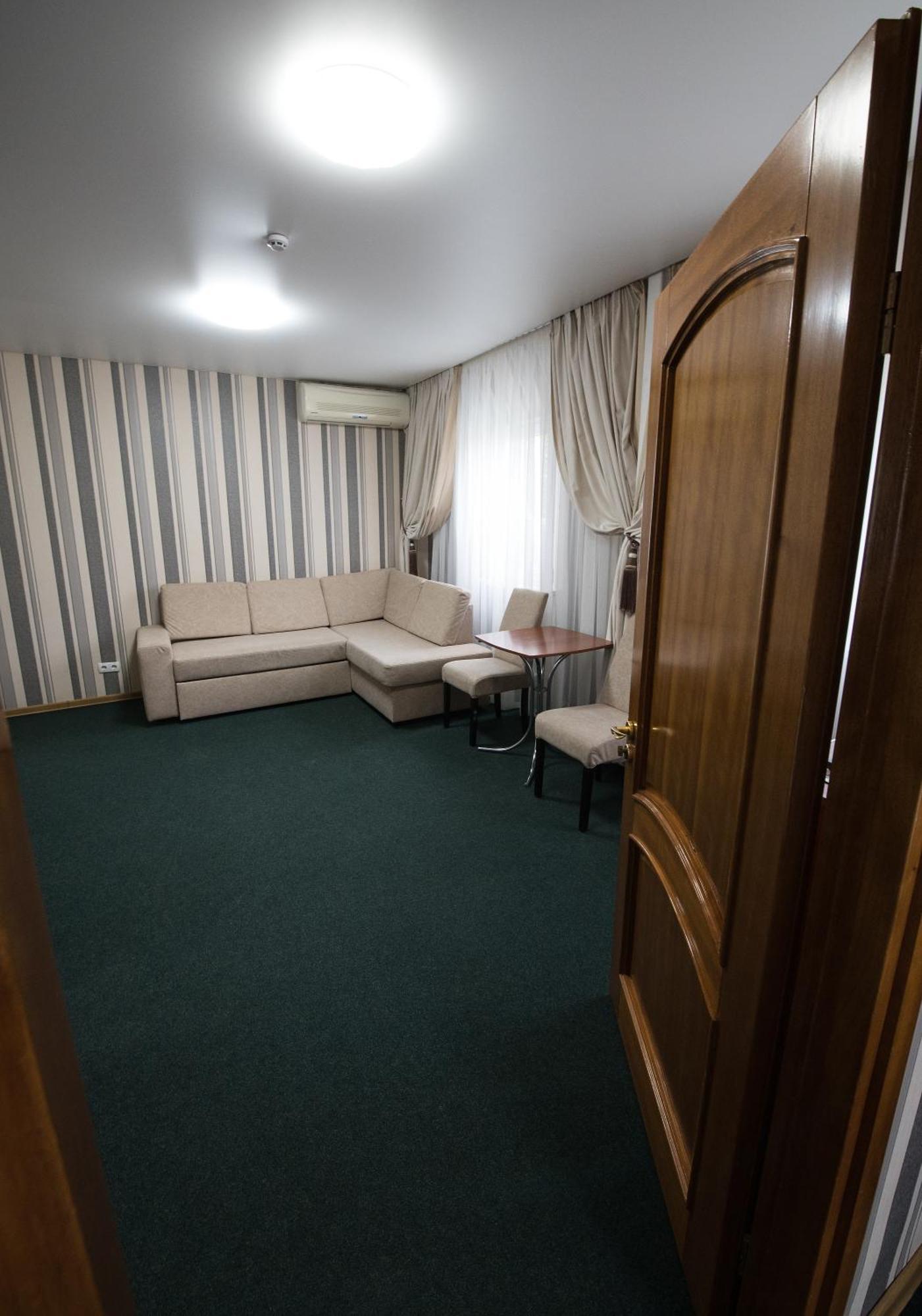 Hotel Lama 2 Kyiv Exterior photo