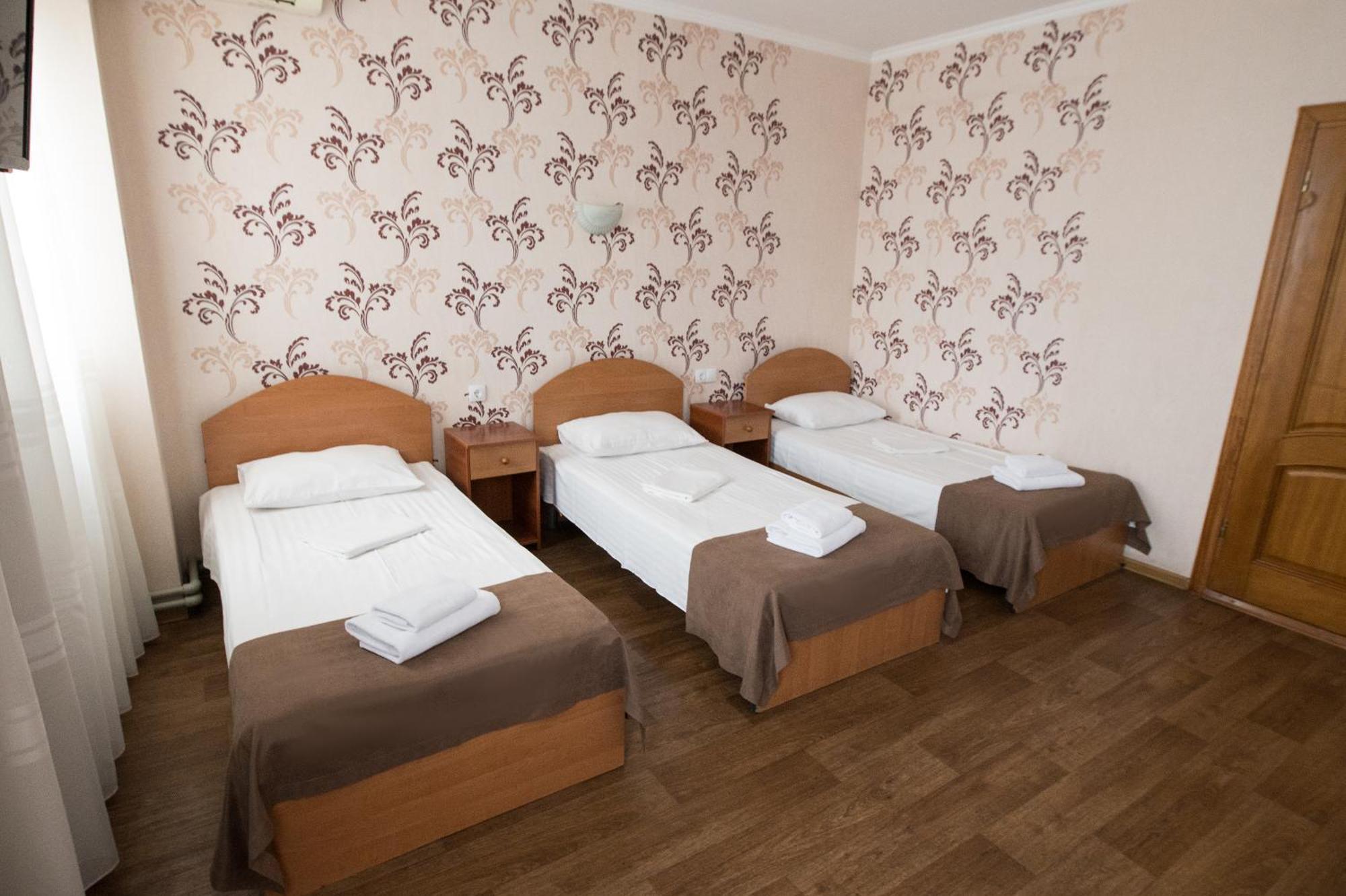 Hotel Lama 2 Kyiv Exterior photo