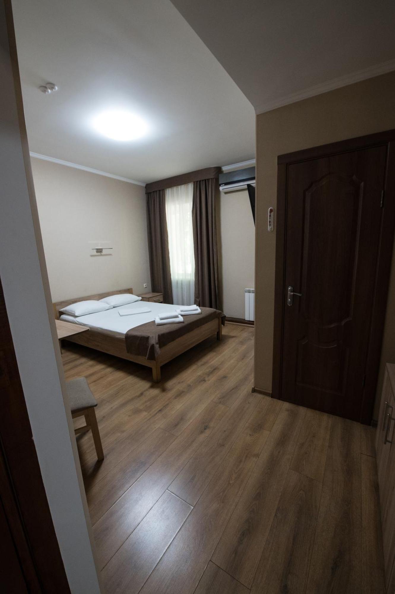 Hotel Lama 2 Kyiv Exterior photo