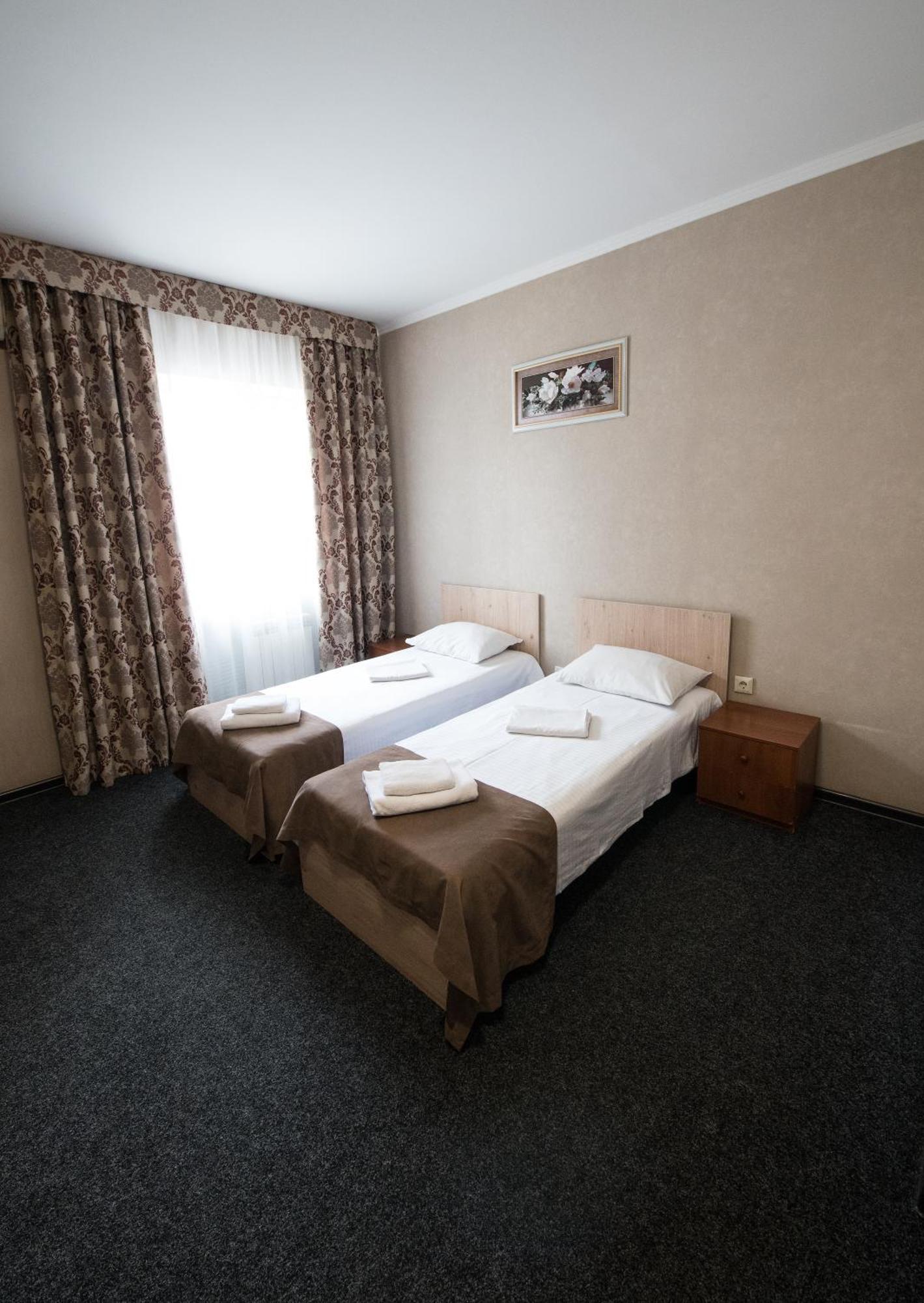 Hotel Lama 2 Kyiv Exterior photo